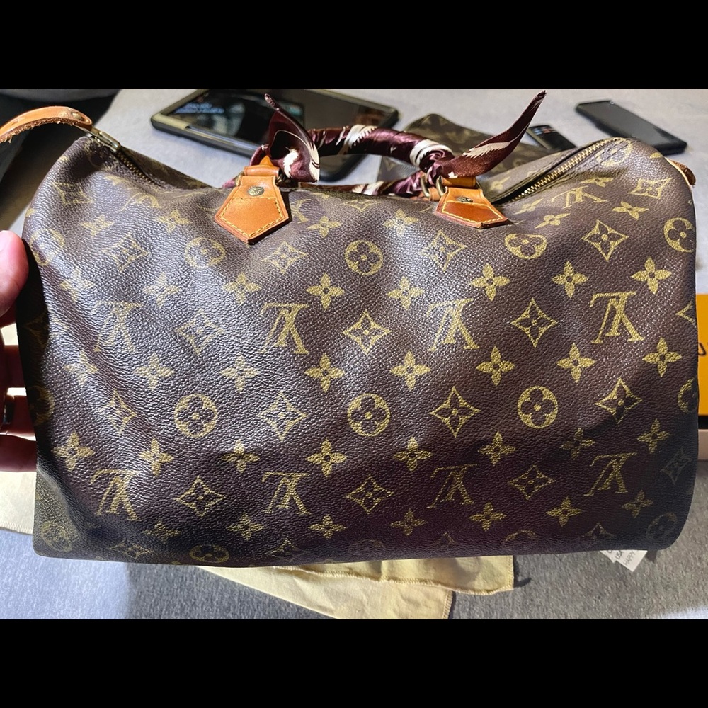 Preloved Authentic Louis Vuitton Speedy 35 with 🔐